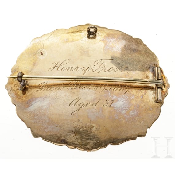 Gold-Gedenkbrosche, drei Broschen und drei Medaillons, eine England, datiert 1867, weitere Frankreich, Italien, 1920 und sp&auml;ter