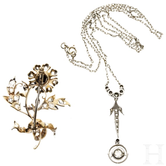 Goldbrosche und Platinanh&auml;nger, um 1920