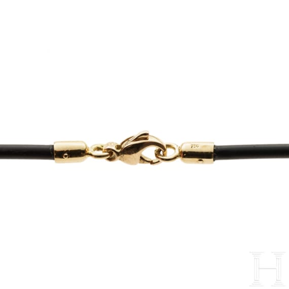 Kette mit Goldelementen und Gold-Anh&auml;nger