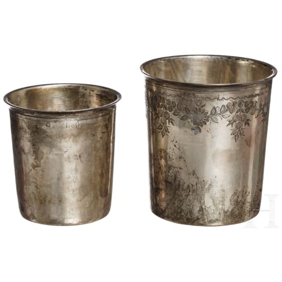 Zwei Silberbecher, Frankreich, Idris Tayyeb, um 1810 bzw. Meister D&Cie, um 1910