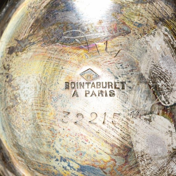 F&uuml;nf Kerzenleuchter, zwei Kannen, eine Karaffe und ein Honiggef&auml;&szlig;, 19. und 20. Jhdt.