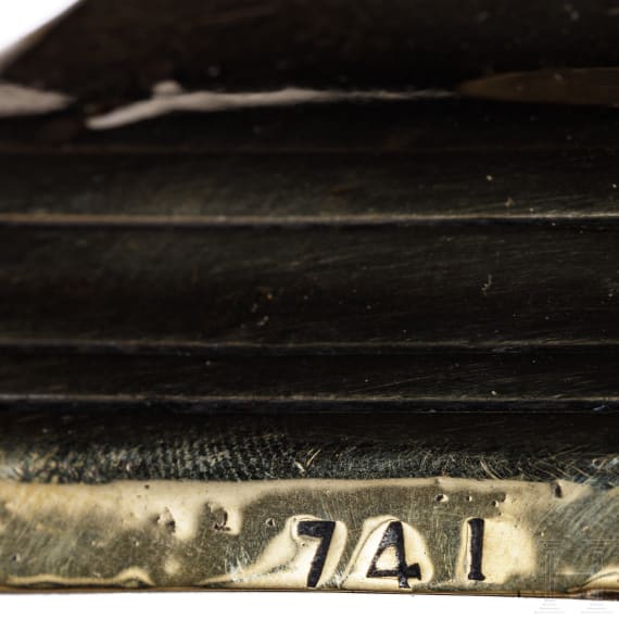 F&uuml;nf Kerzenleuchter, zwei Kannen, eine Karaffe und ein Honiggef&auml;&szlig;, 19. und 20. Jhdt.