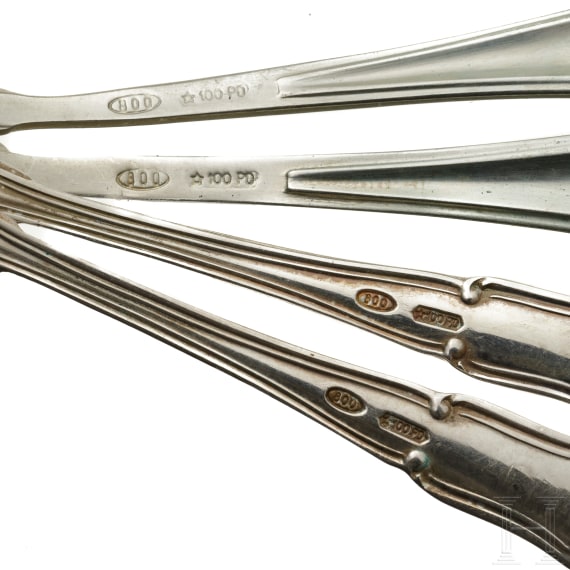 Neun Serviettenringe, deutsch/Frankreich, Ende 19. Jhdt., und vier L&ouml;ffelchen, Italien, nach 1968