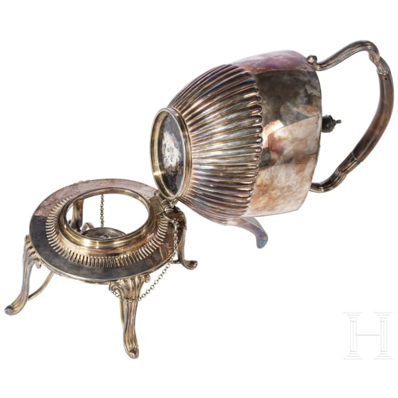 "Queen's Plate"-Teekanne mit St&ouml;vchen, Mappin Brothers, Sheffield, 20. Jhdt.