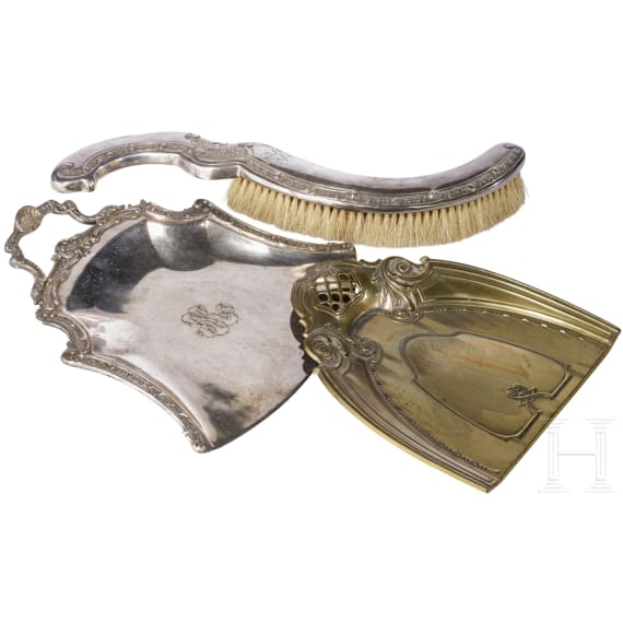 Tischschaufel und -besen mit Monogramm "RR", Frankreich, um 1910/20