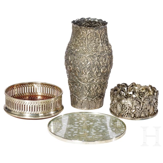 Silbervase, silberner Tisch- und zwei silberne Weinuntersetzer, um 1900 - 1965