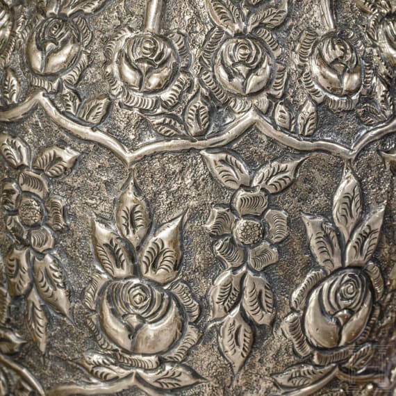 Silbervase, silberner Tisch- und zwei silberne Weinuntersetzer, um 1900 - 1965