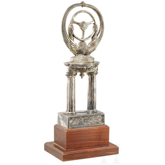 Versilberte Automobilrennen-Troph&auml;e der Weidlich Brothers als Motorsport-Memorabilia, USA