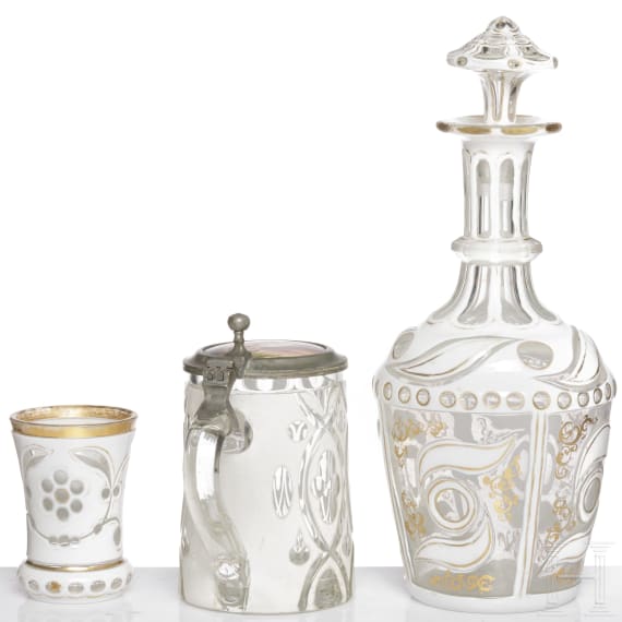 Karaffe mit St&ouml;psel, Becher und Krug mit Zinndeckel, B&ouml;hmen, 19. Jhdt.
