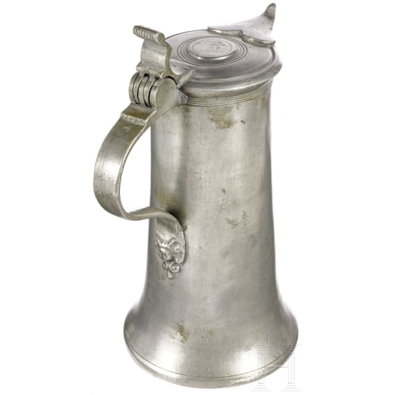 Gro&szlig;e Schnabelstitze aus Zinn, Salzburg, um 1660