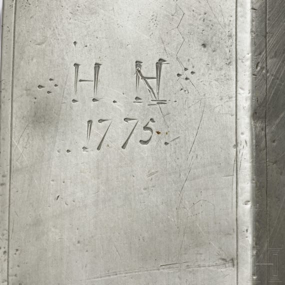 Prismenkanne und gravierte Kanne aus Zinn, Z&uuml;rich und Bern, 2. H&auml;lfte 18. Jhdt.