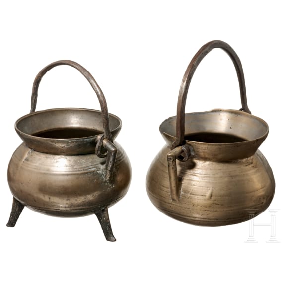 Zwei bronzene Grapen, norddeutsch, 18. Jhdt.