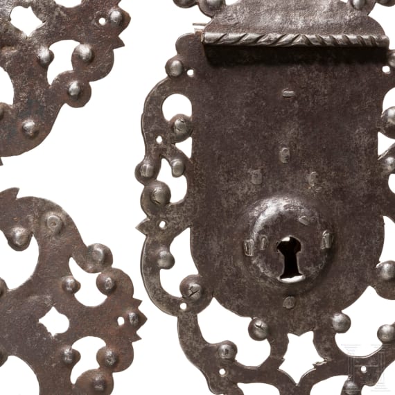 Truhenschloss und zwei Beschl&auml;ge, norddeutsch, um 1700