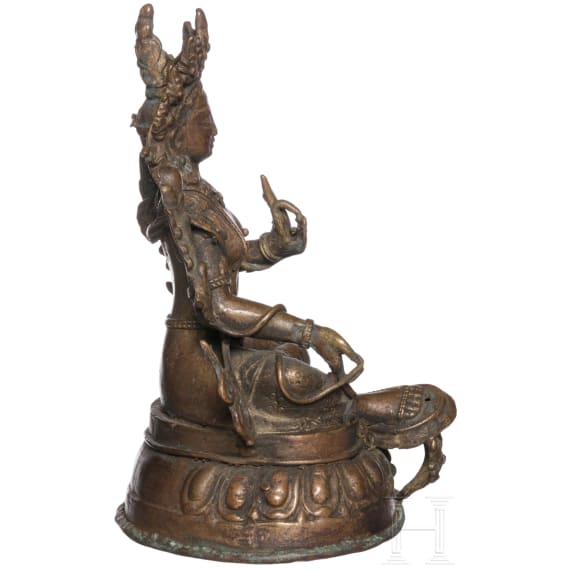 Bronzestatuette der sitzenden Tara auf Sockel, China, 19. oder fr&uuml;hes 20. Jhdt.