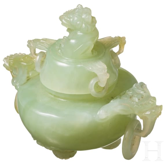 Deckelgef&auml;&szlig; aus hellgr&uuml;ner Jade, China, Ende 19./Anfang 20. Jhdt.