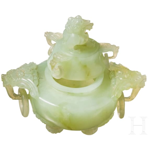 Deckelgef&auml;&szlig; aus hellgr&uuml;ner Jade, China, Ende 19./Anfang 20. Jhdt.