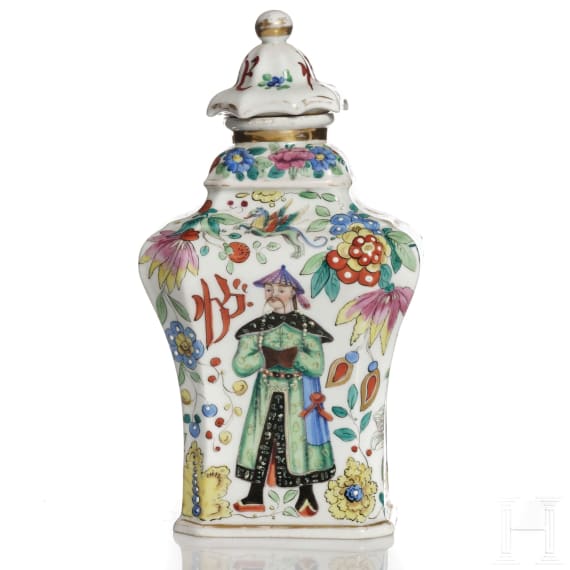 A Chinese porcelain vase, early 20th century