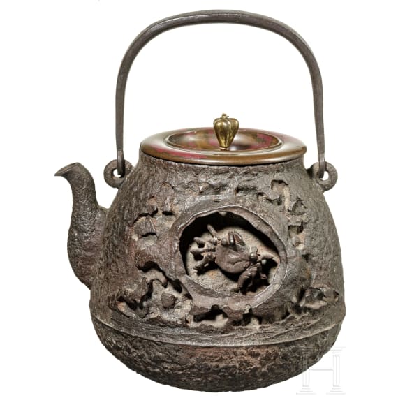 A Japanese cast-iron teapot, late 19th - 1st half of 20th century