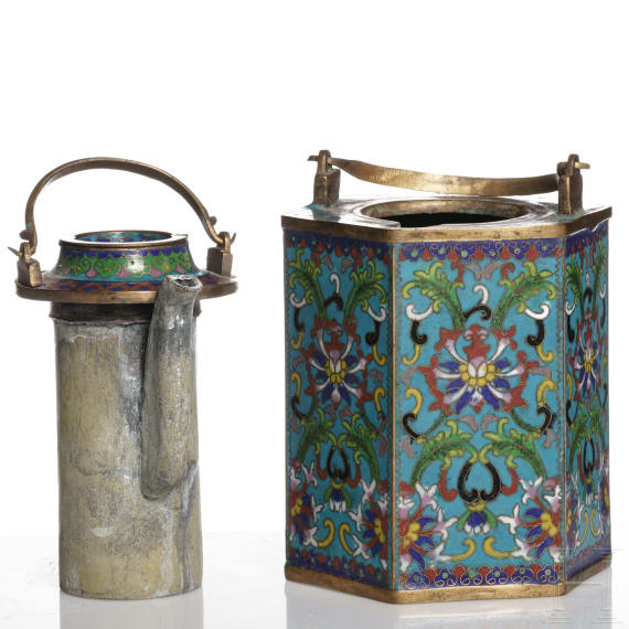 Emaille-Teekanne und zwei kleine V&auml;schen, Ostasien (zwei), 20. Jhdt.