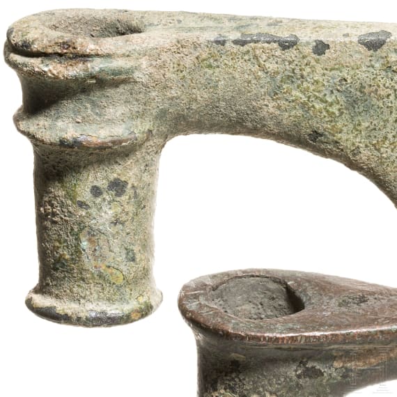 Zwei Tüllenäxte, Bronze, Luristan, Westiran, 2500 - 2000 v. Chr.