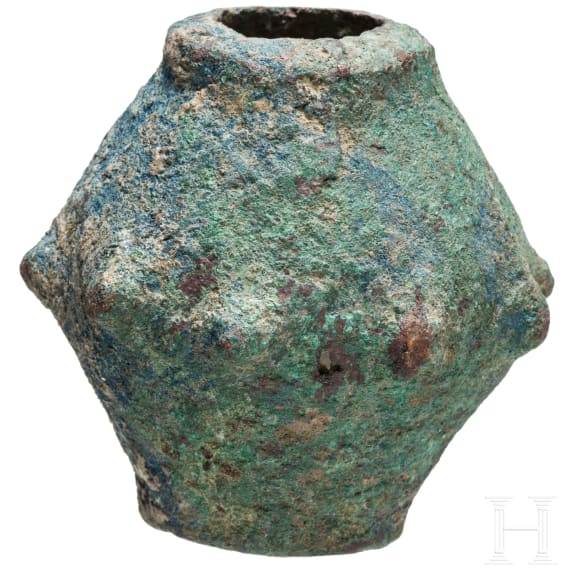 Bronzener doppelkonischer Keulenkopf, Luristan, Westiran, 2. Jtsd. v. Chr.
