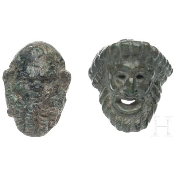 Zwei bronzene Kopfappliken, römisch, 2. - 3. Jhdt.