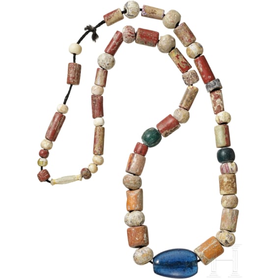 Halskette aus Ton- und Glasperlen, römisch, 2. - 3. Jhdt.