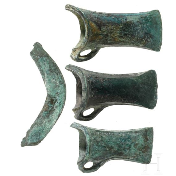 Drei T&uuml;llenbeile und ein Sensenblatt, deutsch, sp&auml;te Bronzezeit, 1000 - 500 v. Chr.