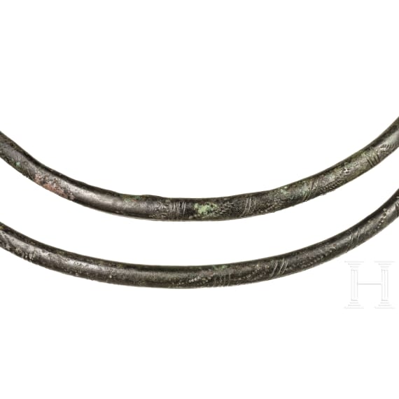 Zwei Bronzearmreife, Mitteleuropa, sp&auml;te Bronzezeit,10. - 8. Jhdt. v. Chr.