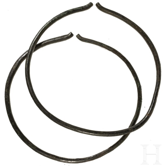 Zwei Bronzearmreife, Mitteleuropa, sp&auml;te Bronzezeit,10. - 8. Jhdt. v. Chr.
