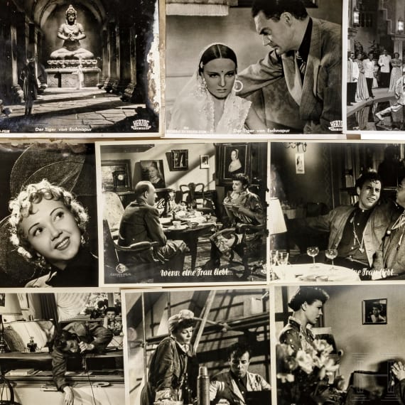 Konvolut mit ca. 52 Reklame-Fotos von Filmen der 1950er Jahre, Kinowerbung "Der Tiger von Eschnapur", "Wenn eine Frau liebt", "Die letzte Nacht", Fotokarte von Brigitte Bardot usw.