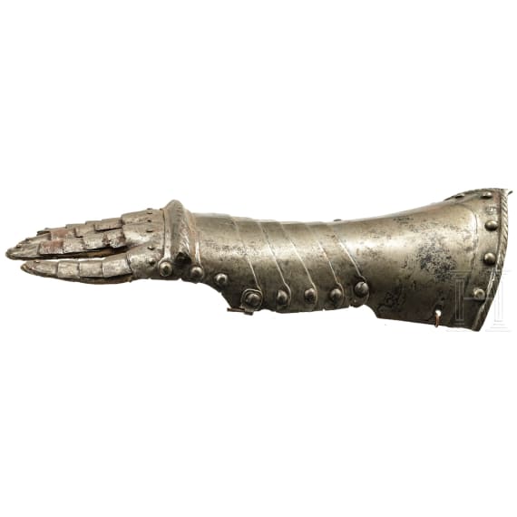 A Nuremberg right-hand armoured gauntlet, ca. 1600