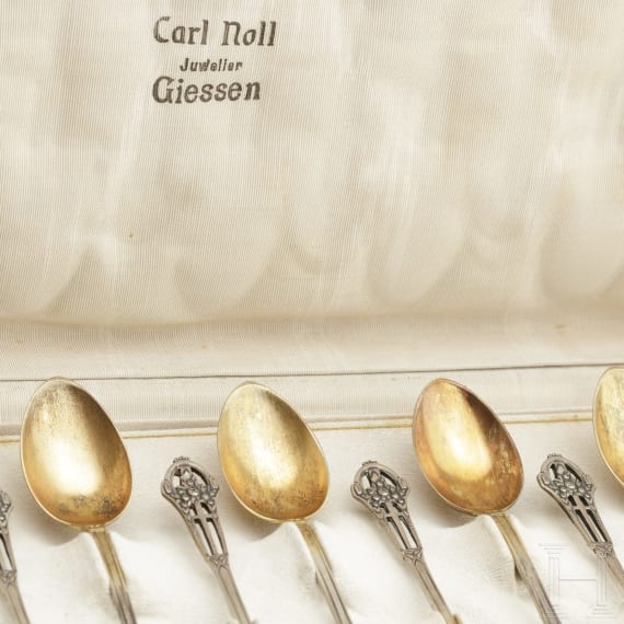 46-teiliges Silberbesteck und drei Bestecksets in Etuis, deutsch und England, um/nach 1900