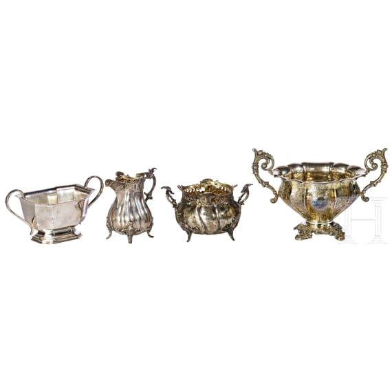 F&uuml;nf Schalen und zwei K&auml;nnchen, &uuml;berwiegend in Silberausf&uuml;hrung, 19./20. Jhdt.