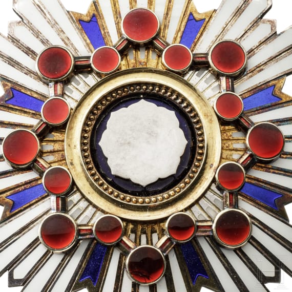 Order of the Holy Treasure, 2nd Class, Breast Star