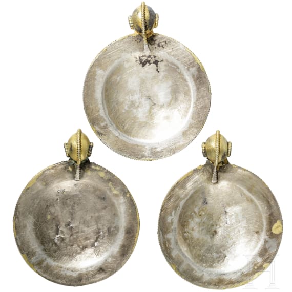 Drei vergoldete Silberanhänger mit bildlichen Darstellungen, Kiewer Rus, 12. - 13. Jhdt.