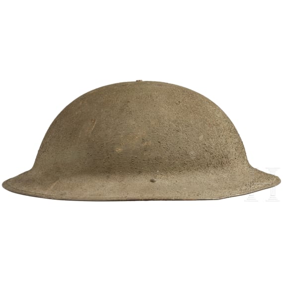 Zwei Stahlhelme M 17