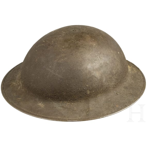 Zwei Stahlhelme M 17