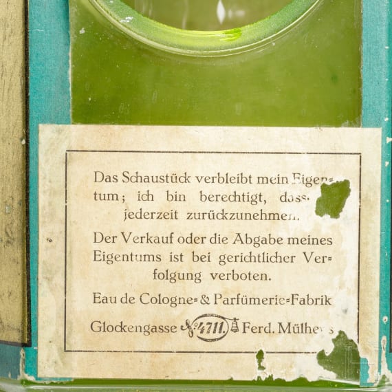 Gro&szlig;e Schaust&uuml;ck-Glasflasche "4711 - K&ouml;lnisch Wasser" und zwei Magazine "Kriminal Illustrierte" mit Titelbild von Willi Engelhardt