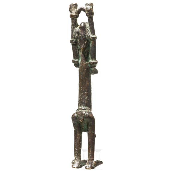 Drei Manillen und eine Bronzefigur, Afrika, 19./20. Jhdt.