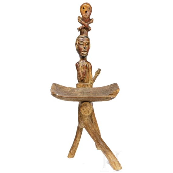 Hocker mit Figurenschmuck, Zentralafrika, 20. Jhdt.
