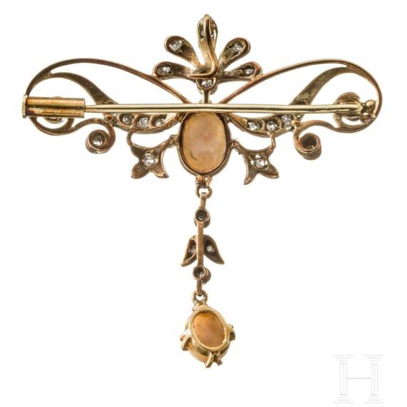 Gold-Brosche mit Opal-Cabochons, um 1910
