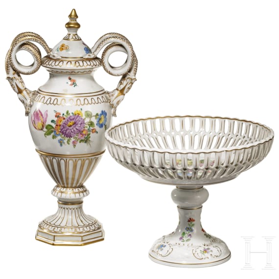 Schlangenhenkelvase und Tafelaufsatz, Pottschappel, S&auml;chsische Porzellanfabrik Carl Thieme, um 1900 bzw. Porzellanmanufaktur Plaue, 20. Jhdt.