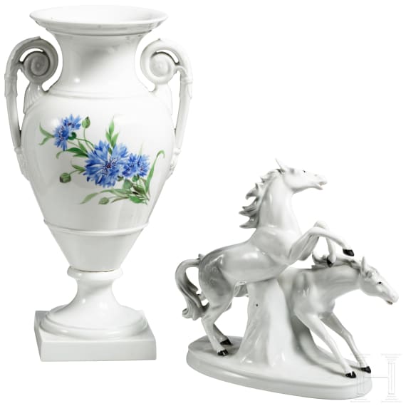 Vase im Stil des Empire, dazu eine Skulpturengruppe, deutsch, 20. Jhdt.