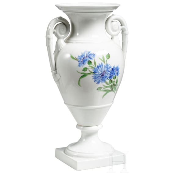 Vase im Stil des Empire, dazu eine Skulpturengruppe, deutsch, 20. Jhdt.