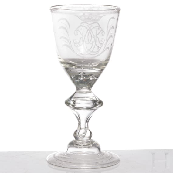 Pokal mit Spiegelmonogramm, um 1710