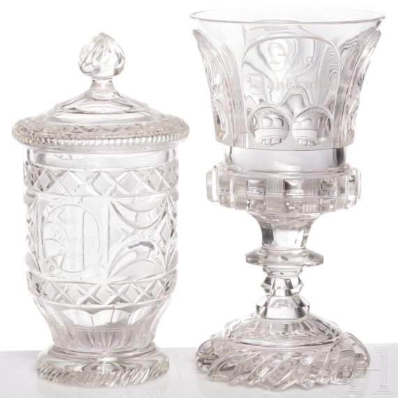 Fu&szlig;pokal und Deckelbecher mit Schliffdekor, Neuwelt, um 1840