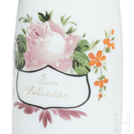 Drei Milchglaskr&uuml;ge mit Zinnmontierung, deutsch/B&ouml;hmen, um 1800