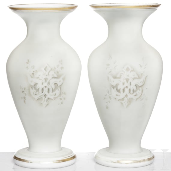 Zwei Milchglasvasen, um 1900