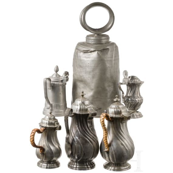 Zunftflasche und f&uuml;nf Kaffeek&auml;nnchen aus Zinn, s&uuml;ddeutsch, 18./fr&uuml;hes 19. Jhdt.